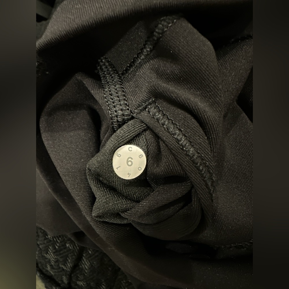 Lululemon Wunder Under High-Rise Tight 28" (size 6) - Picture 5 of 5